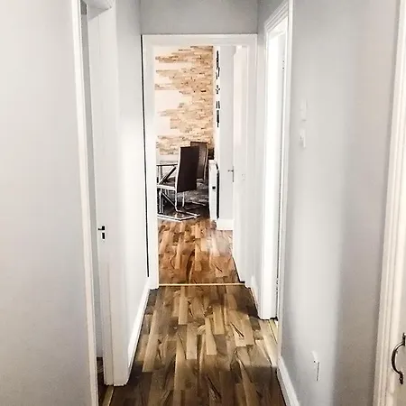 Daire Harbour Square House *